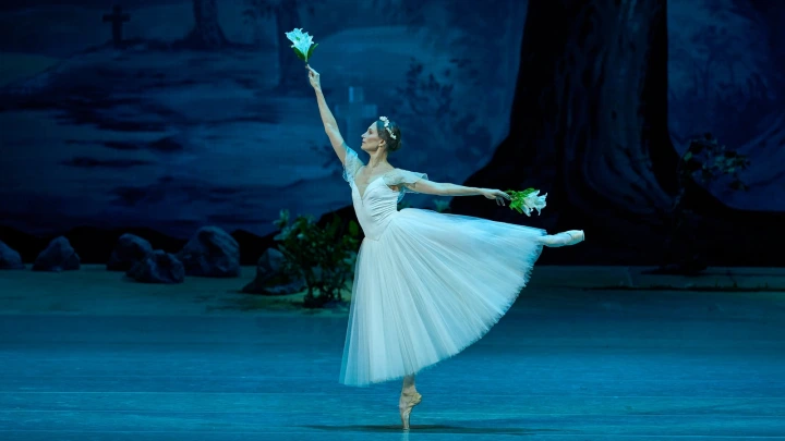 Владимир Путин присвоил звание народной артистки балерине из Новосибирска