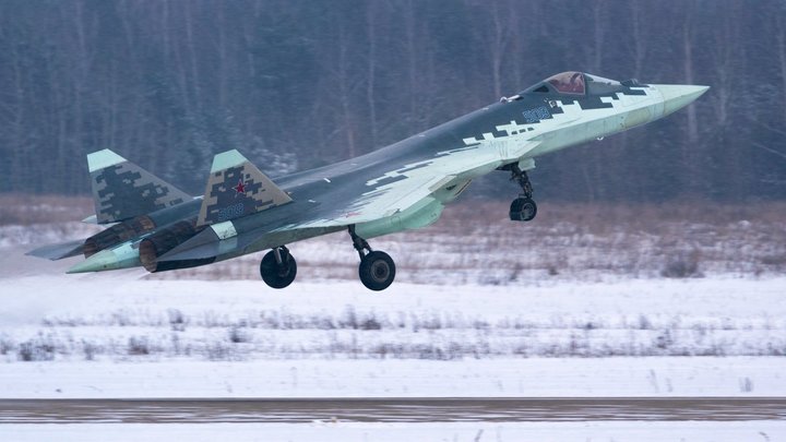 Первый серийный Су-57 поднялся в воздух: ОАК показала, как создаётся истребитель пятого поколения