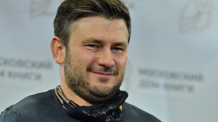 Бежавший из России писатель Глуховский* заявил, что украинцы лучше русских