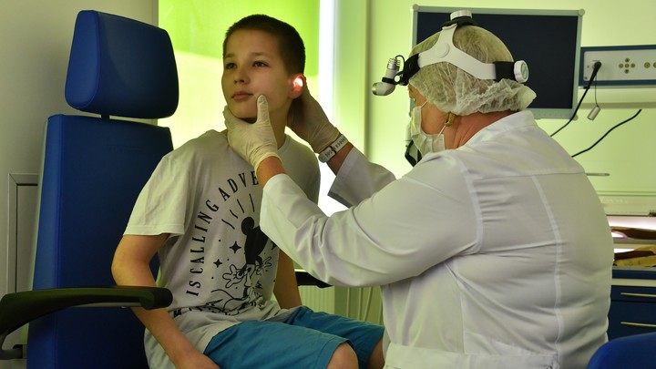 Болят уши от ветра? Врач рассказала почему