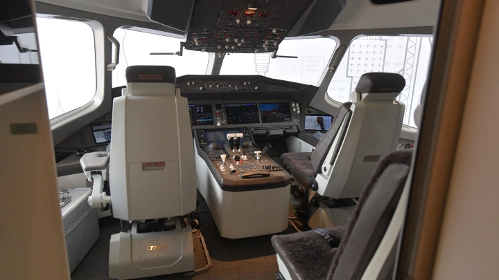 Думаешь, нам вставят?: диспетчеры потеряли связь с самолётом над Новосибирском