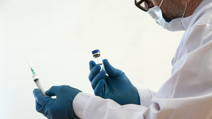 Элита заелозила: Михеев призвал пойти на принцип с ковидными паспортами