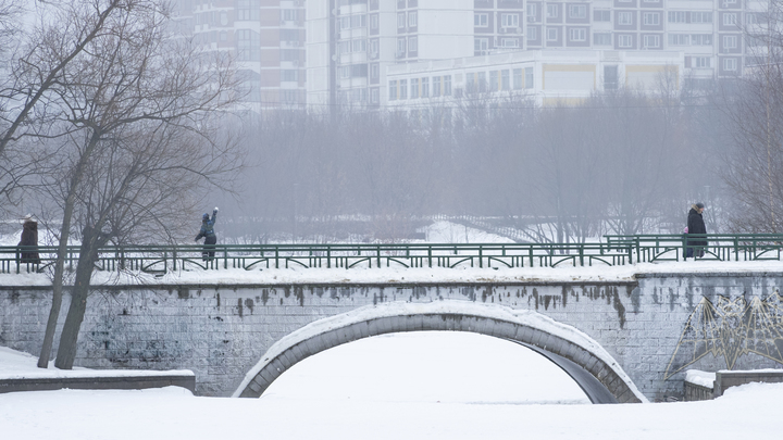 Эксперты сошлись в сроках отмены COVID-ограничений в Москве