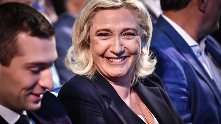 Марин Ле Пен переизбрана лидером Национального объединения, но откажется от полномочий на год