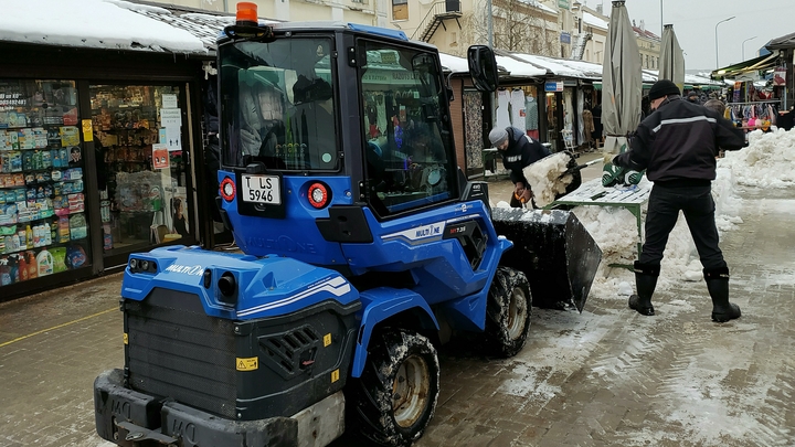 Кто владеет торговыми центрами на месте бывшей барахолки