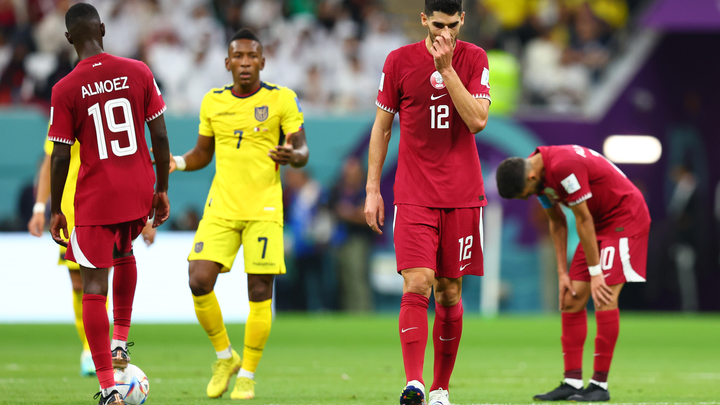 ЧМ по футболу только начался, а страна-хозяйка уже вошла в историю