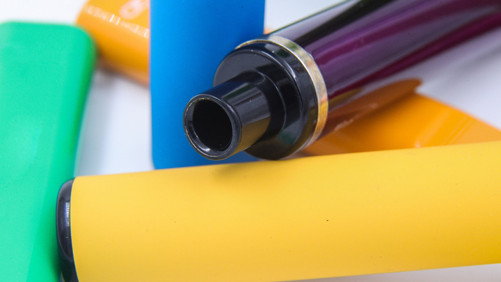 Пульмонолог Безлепко объяснил, почему вейпы повышают риск заражения инфекциями