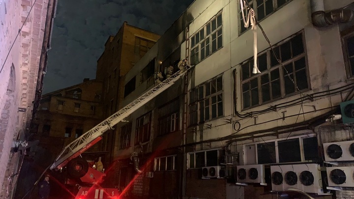 В Новосибирске произошёл крупный пожар на складе в Заельцовском районе