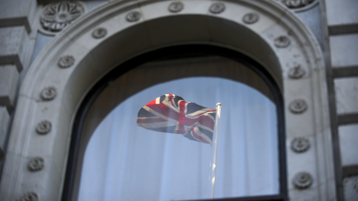 По заказу Форин-офиса: 300 агентов уже в кабинетах власти России