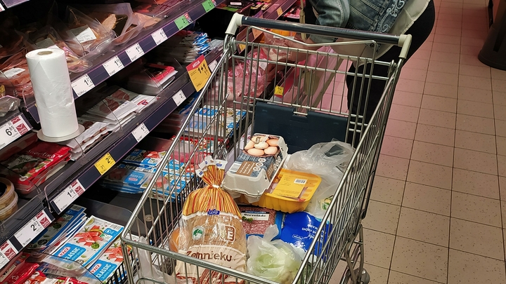 Уносят прямо с тележкой: Что крадут в магазинах чаще всего