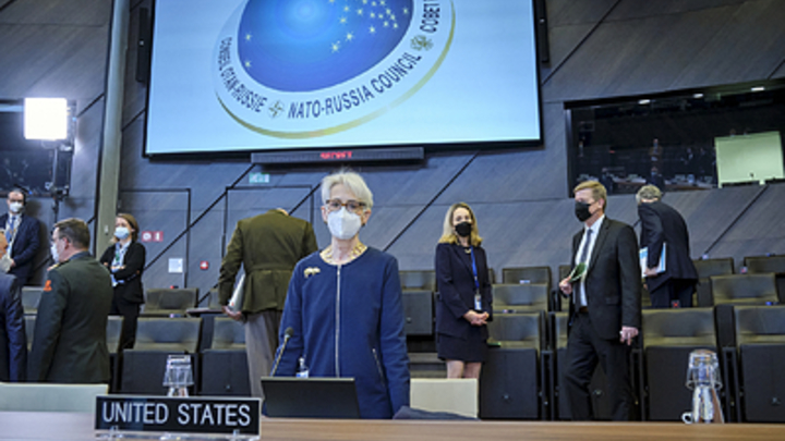 Генсек НАТО Столтенберг после ядерного предупреждения Путина сдал назад: Россия не угроза