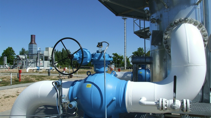 Транзит газа по украинской трубе уменьшился вдвое: Европе хватает, Украине - мало