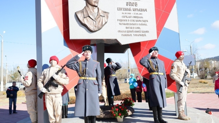 Памятник трём забайкальским героям установили в Чите