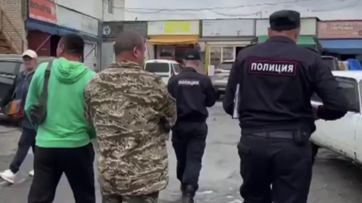Приезжие нелегальные торговцы угрожают Русской Общине в Челябинске