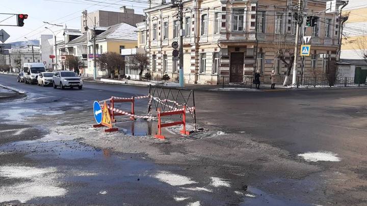 В Чите из-за аварии закрыт перекрёсток улиц Чкалова и Бутина
