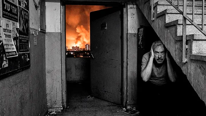 А что, так можно было?: Макаревич* сбежал из России от войны, а теперь трясётся от бомбёжек