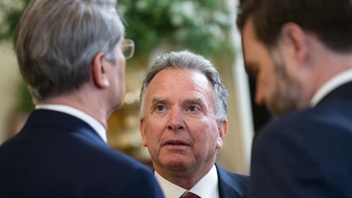 Спецпосланник Трампа привезёт в Париж ультиматум Путина? Politico рассекретило детали встреч