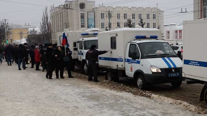 Организаторы шествия в поддержку Навального во Владимире отправились за решетку