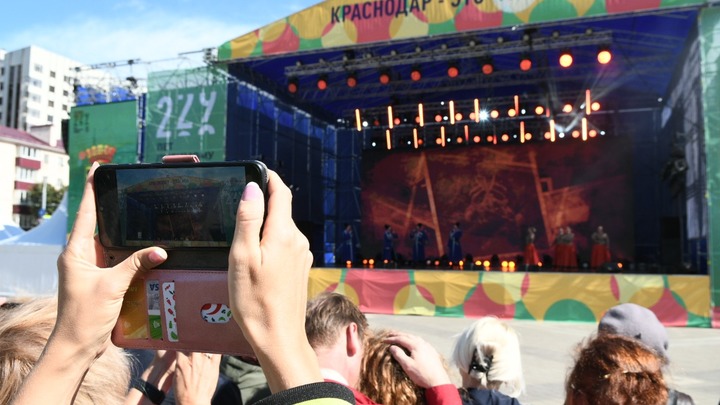В Краснодаре праздничный концерт ко Дню города «Мы вместе» собрал почти 4,5 тыс. человек