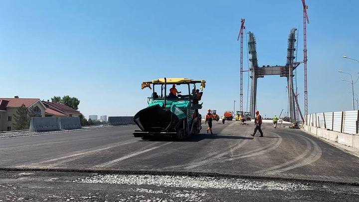 Строители четвёртого моста в Новосибирске начали асфальтировать развязку на правом берегу