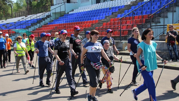 В Кинешме прошел первый фестиваль скандинавской ходьбы