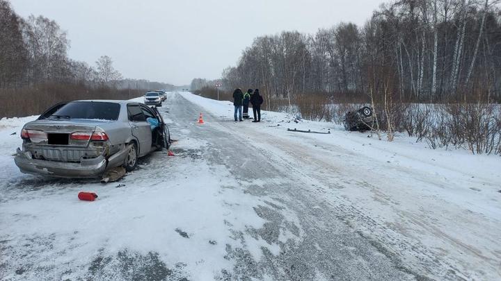 Лобовое столкновение: Водитель Lada Granta погиб в ДТП в Новосибирской области