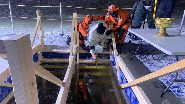 Около шести тысяч нижегородцев окунулись в купели на Крещение