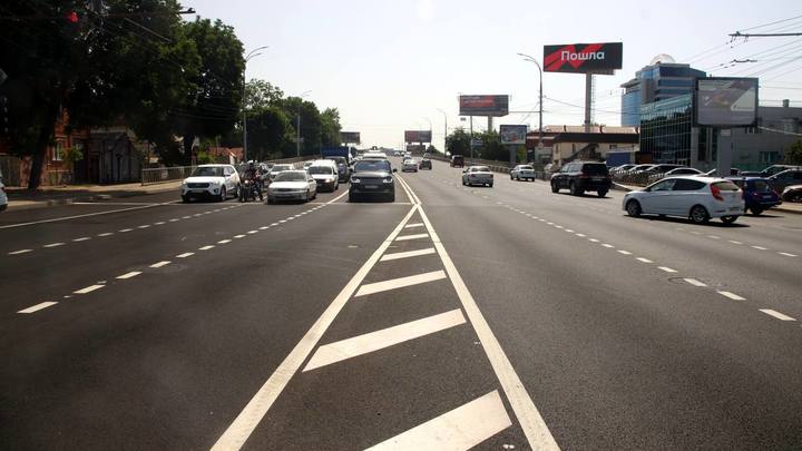 В Краснодаре спустя 1,5 месяца полностью обновили асфальт по улице Северной