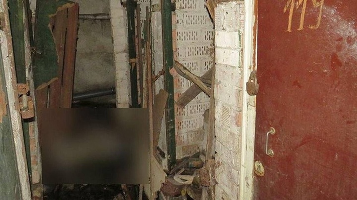 В подвале многоквартирного дома в Архангельске нашли мумифицированный труп женщины