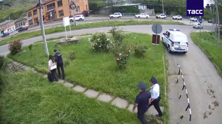 Видео: ФСБ показала кадры задержания женщин, планировавших двойной теракт в Пятигорске