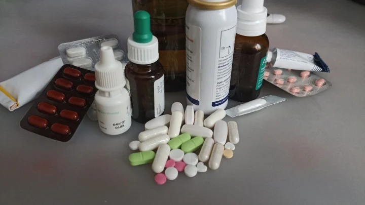 Депутат Плякин требует обязать аптеки отпускать лекарства поштучно