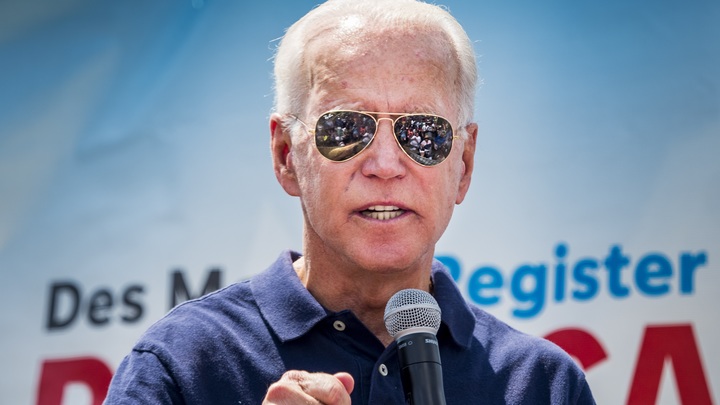 Байден подарил Путину свои любимые очки