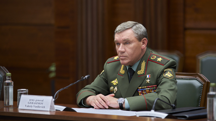 Глава Генштаба Герасимов проинспектировал демилитаризирующие Украину войска