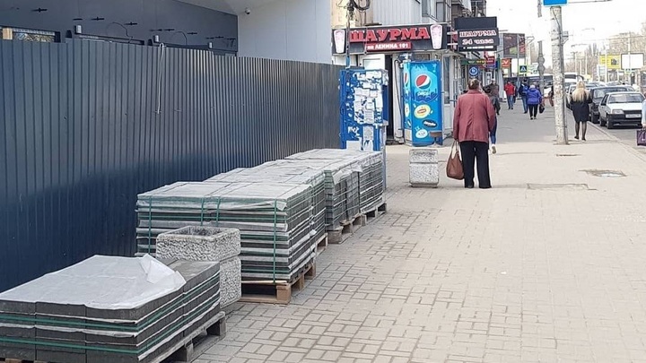 После скандала власти Ростова пообещали вернуть остановки на пл. Ленина, снесённые ради ларьков