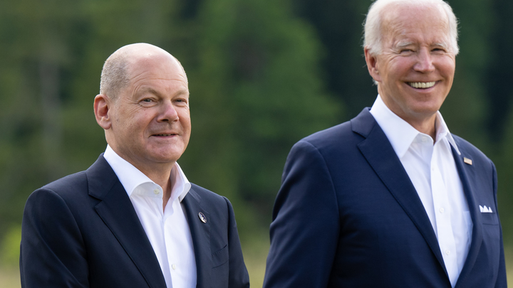 Согласованность тесная: Байден и Шольц обговорили парадоксальный способ решить проблему Украины