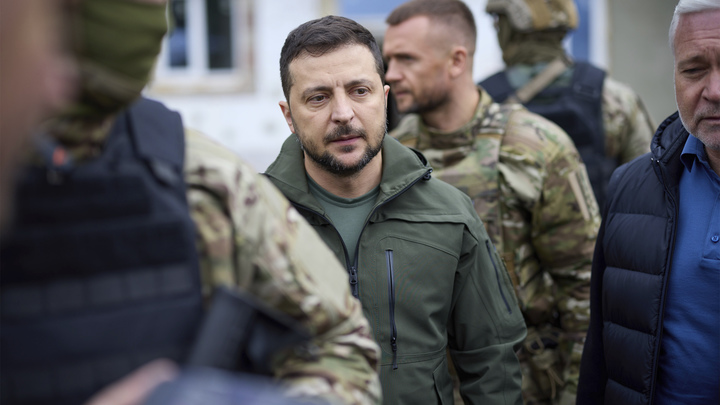 В Сеть выложили первые кадры с президентской аварией: кортеж Зеленского и оцепление