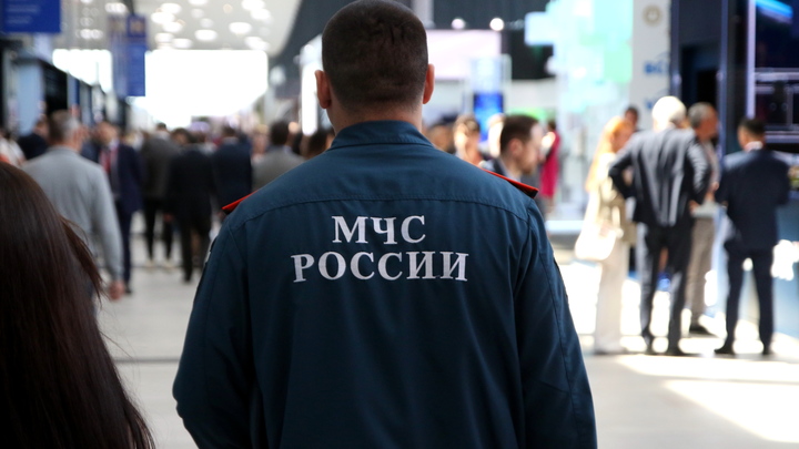 МЧС России прислало 40 тонн гуманитарной помощи в Херсонскую область