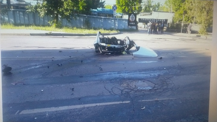 В Иванове автомобилю в ДТП оторвало моторный отсек: машиной управляли подростки