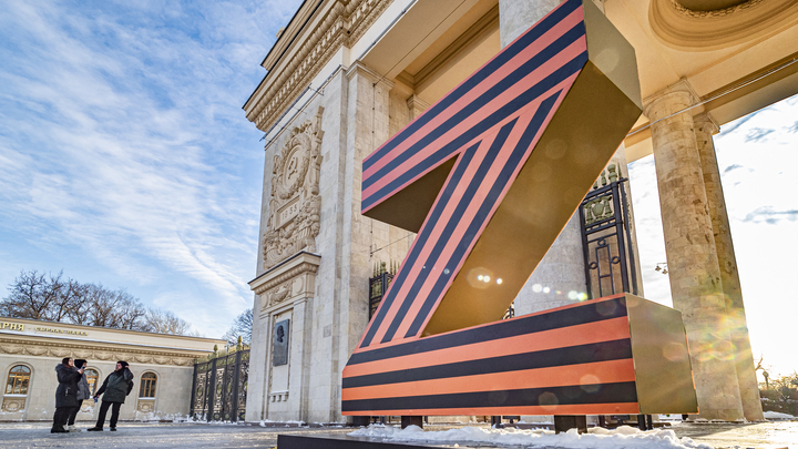 Боец СВО после фронта отправился к дочери в школу. Слёз не сдержал никто: Папа!!!