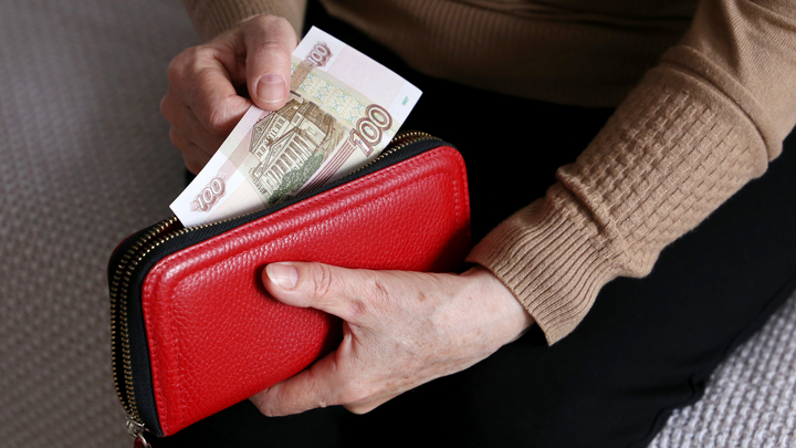 Пронько: Реальная бедность может порвать Россию