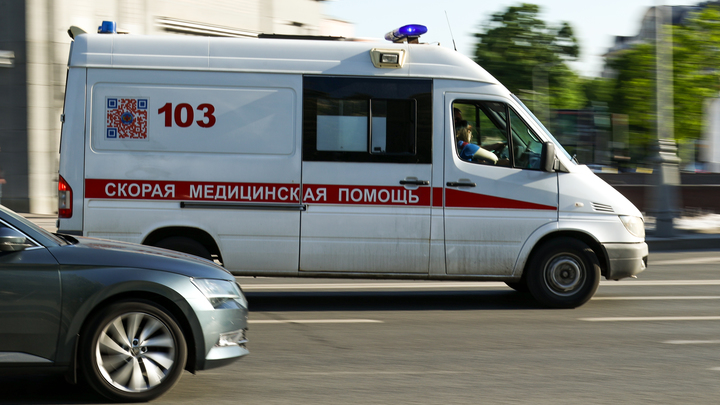 В Коломне рабочий сорвался с крыши интерната и погиб