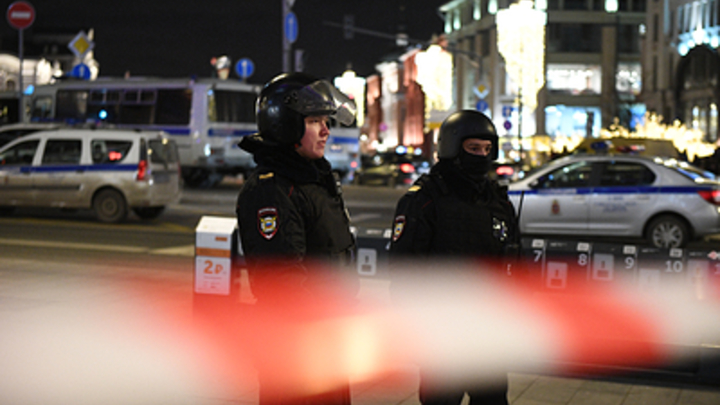 Центр города и станцию метро перекрыли в центре Новосибирска 9 мая