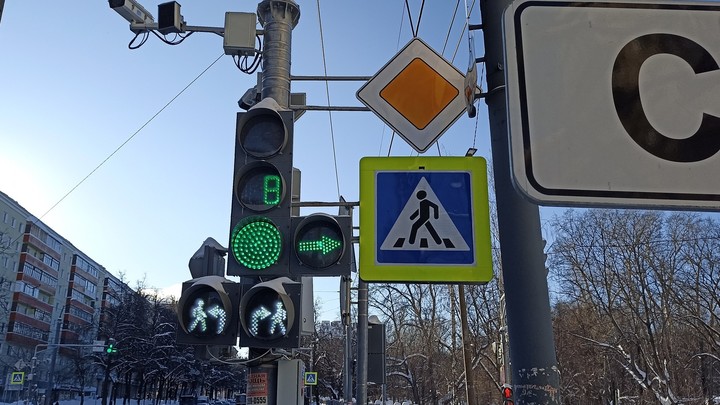 На перекрёстке улиц Белинского и Ошарской изменена организация движения