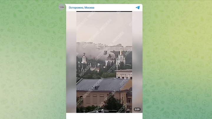 Появилось видео горящего детского сада на ВДНХ, в который попала молния