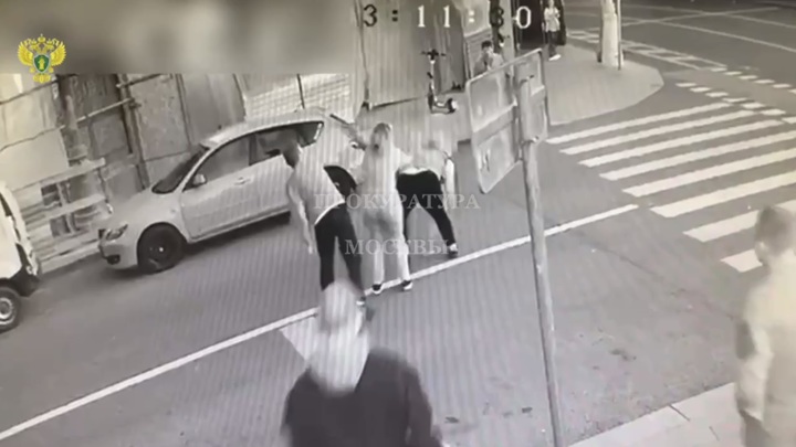 Житель Подмосковья бросил мужчину головой об асфальт и попал на видео