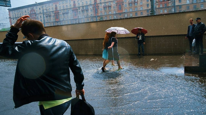Дожди, град и ураган при жаре в +30: Москву ждёт новое испытание. Счёт пошёл на часы