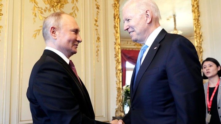 Драка затмила всё: встреча Путина и Байдена – американцы бодаются, эксперты делают выводы
