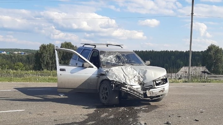 Два кузбассовца на похищенном автомобиле попали в ДТП в Алтайском крае