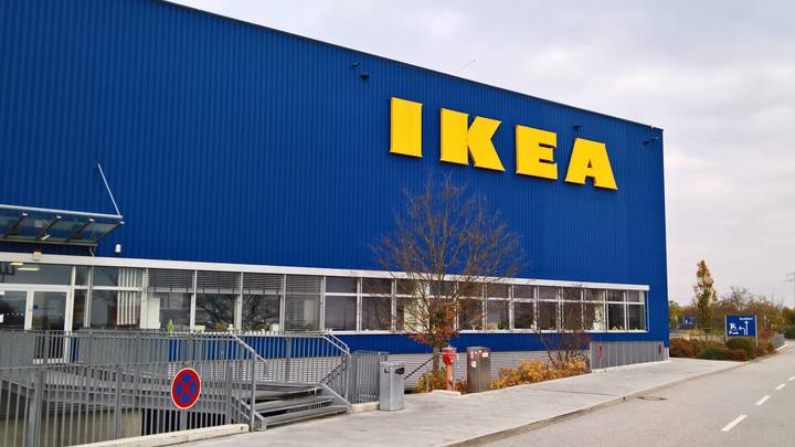Когда паника выше разума: люди весь вечер стоят в очередях в IKEA в Петербурге