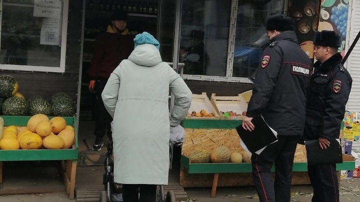 Будем стоять до их ухода: полиция работает на мигрантском рынке в Кременкуле